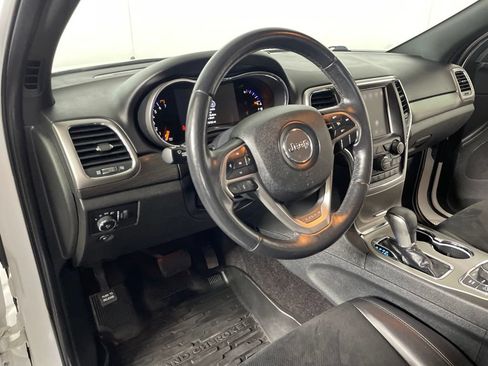 Used 2018 Jeep Grand Cherokee Laredo AWD/4WD image 8