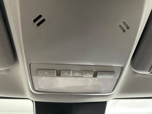 Used 2018 Chevrolet Trax LT w/ LT Convenience Package FWD image 34
