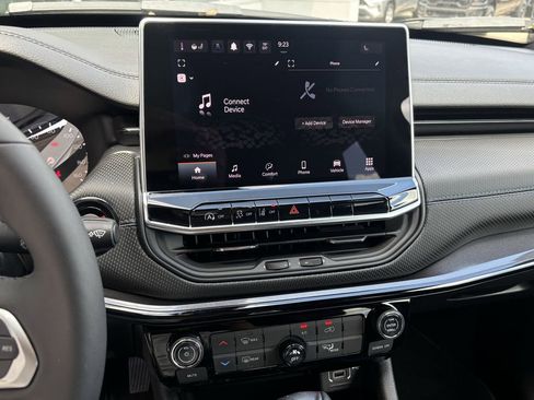 New 2026 Jeep Compass Latitude image 13