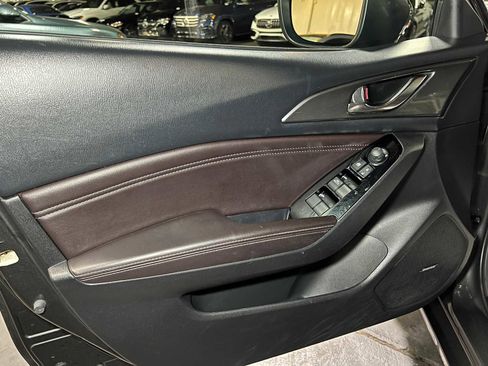 Used 2018 MAZDA MAZDA3 Grand Touring w/ Premium Equipment Package image 19