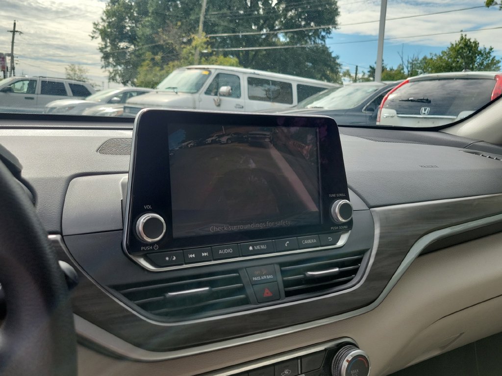 Used 2025 Nissan Altima 2.5 SV FWD image 31