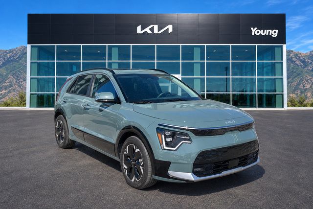 Used 2023 Kia Niro Wave w/ Wave Preserve Package FWD image 1