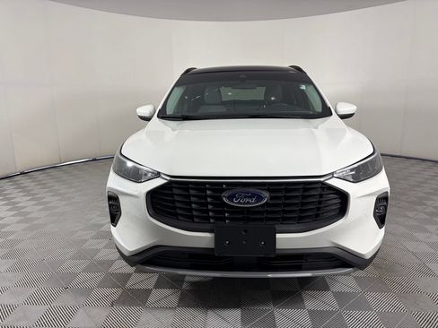 Used 2023 Ford Escape SE w/ Class II Trailer Tow Package FWD image 2