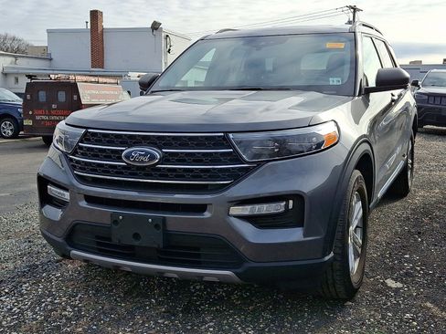 Used 2022 Ford Explorer XLT w/ Equipment Group 202A image 3