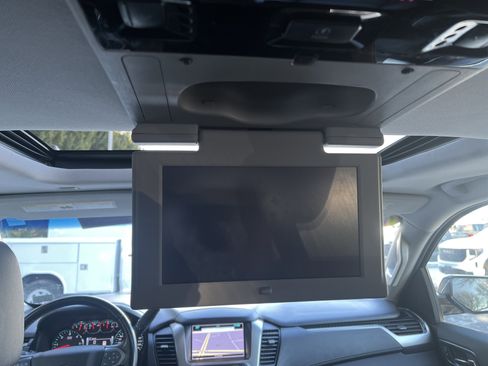 Used 2019 Chevrolet Suburban LT image 28
