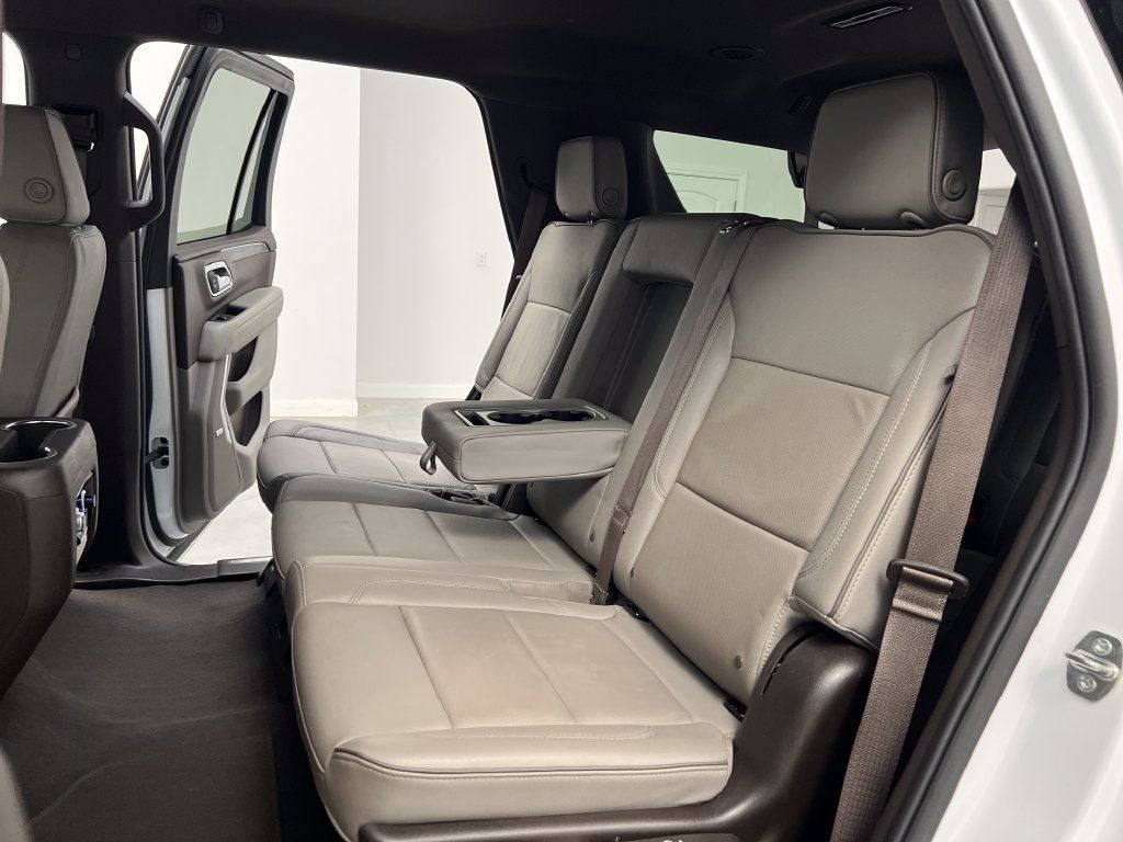 Used 2024 GMC Yukon SLT RWD image 18