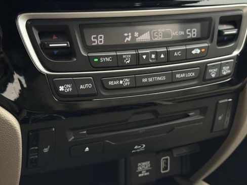 Used 2022 Honda Pilot Touring image 19