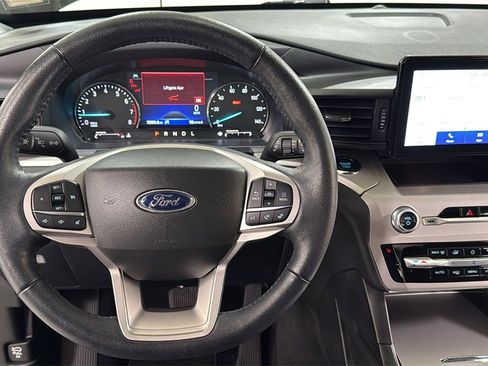 Used 2023 Ford Explorer XLT image 9