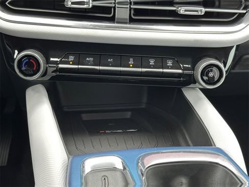 New 2026 Chevrolet Equinox EV LT image 16