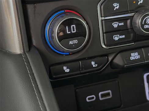 Used 2022 Chevrolet Tahoe LT w/ Luxury Package AWD/4WD image 25