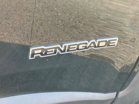 Used 2023 Jeep Renegade Latitude AWD/4WD image 29