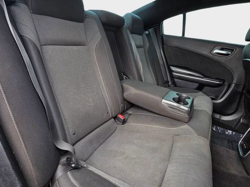 Used 2015 Dodge Charger SXT image 13