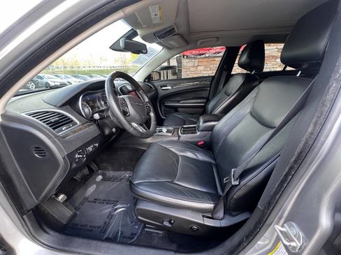 Used 2016 Chrysler 300 C image 17