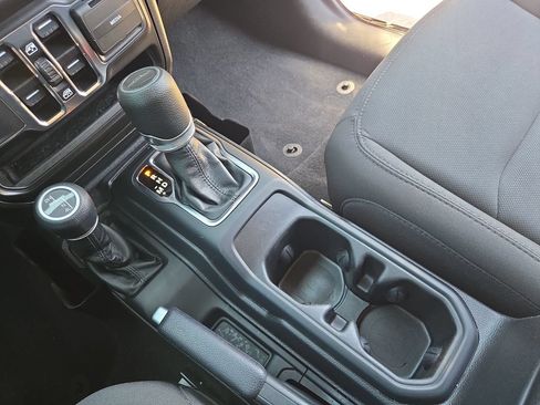 Used 2021 Jeep Gladiator Sport AWD/4WD image 24