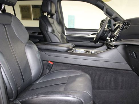 Used 2024 Jeep Wagoneer Series II AWD/4WD image 30