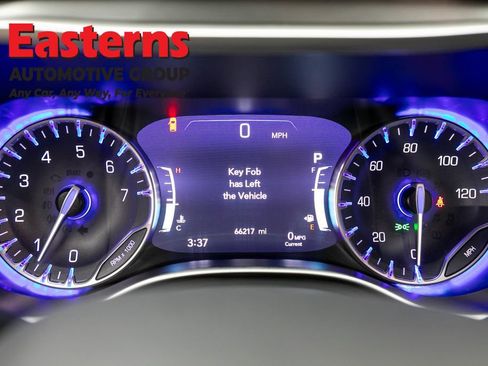 Used 2023 Chrysler Pacifica Touring-L FWD image 18