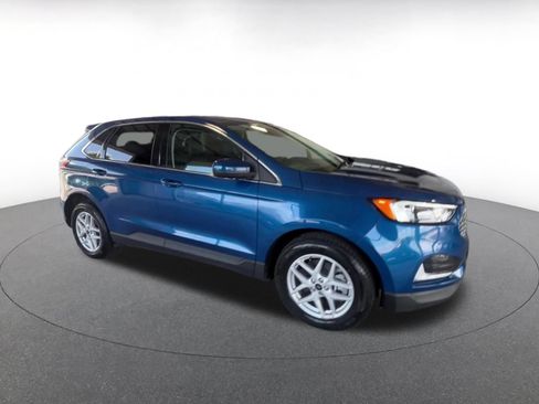Used 2024 Ford Edge SEL AWD/4WD image 2