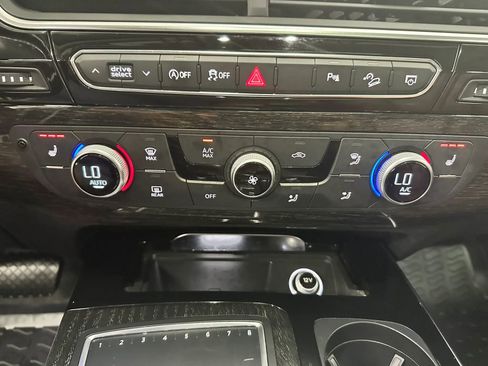 Used 2019 Audi Q7 3.0T Premium image 24