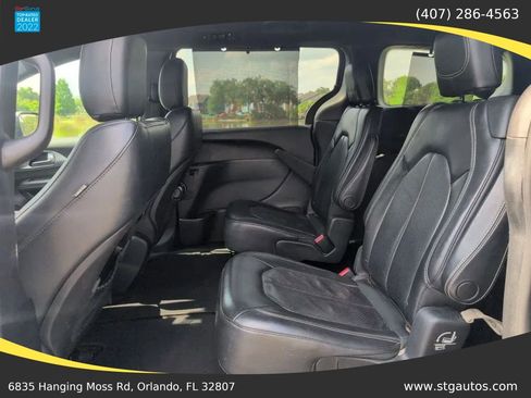 Used 2018 Chrysler Pacifica Touring-L w/ Premium Audio Group FWD image 14