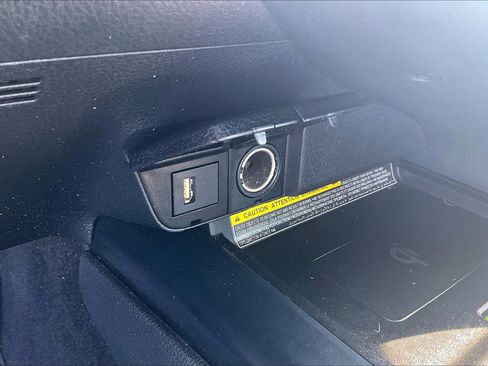 Used 2020 Toyota Camry SE w/ Sunroof Package FWD image 16