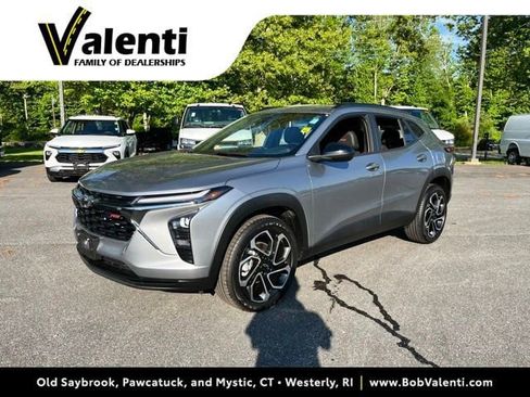 Used 2025 Chevrolet Trax RS w/ Driver Confidence Package FWD image 1