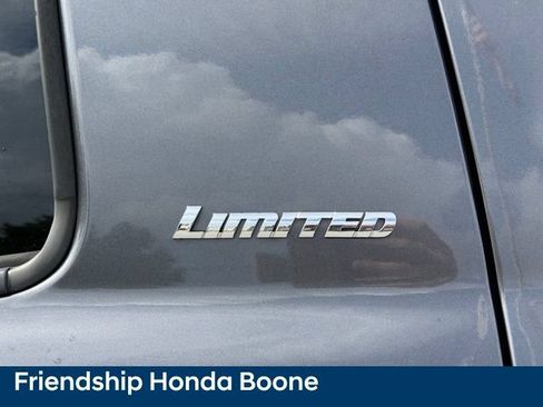 Used 2017 Toyota Tundra Limited w/ Limited Premium Package AWD/4WD image 15