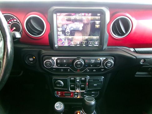 Used 2020 Jeep Gladiator Rubicon AWD/4WD image 15