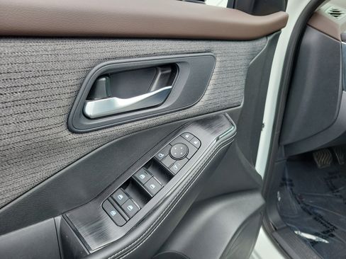 Certified 2023 Nissan Rogue SV AWD/4WD image 18