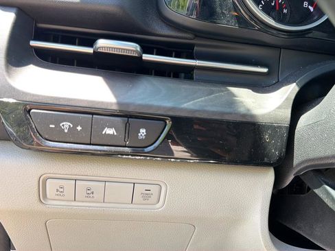 Used 2023 Kia Carnival EX FWD image 22