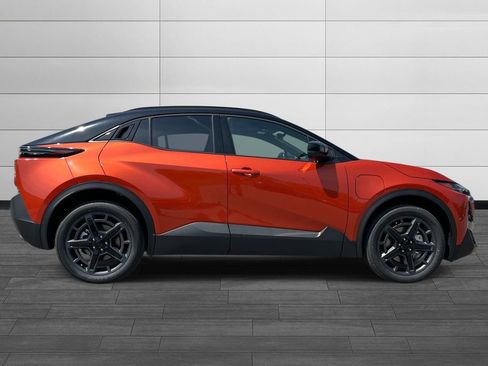 New 2026 Subaru Uncharted AWD image 2