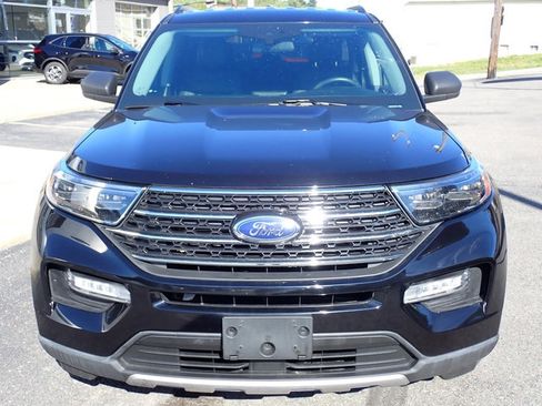 Certified 2022 Ford Explorer XLT w/ Equipment Group 202A image 9