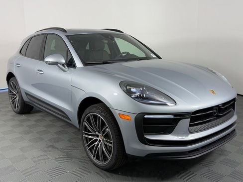 Certified 2026 Porsche Macan AWD/4WD image 9