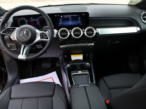 New 2025 Mercedes-Benz GLB 250 4MATIC image 36