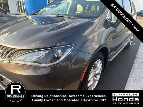 Used 2017 Chrysler Pacifica Touring-L Plus w/ Tire & Wheel Group FWD image 1