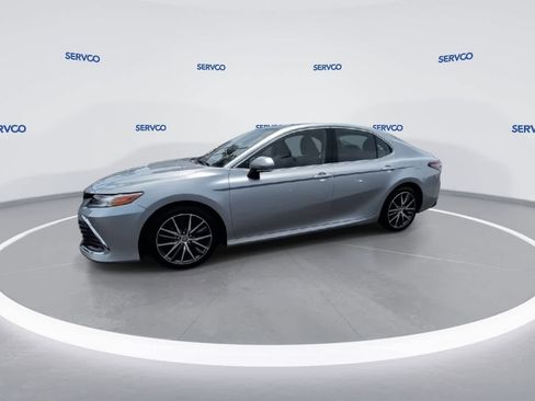 Used 2022 Toyota Camry XLE image 4