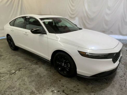 Used 2025 Honda Accord SE image 2