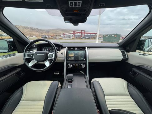 Used 2021 Land Rover Discovery S R-Dynamic image 28