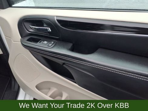 Used 2016 Dodge Grand Caravan SE image 20