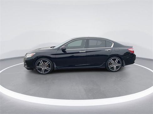 Used 2016 Honda Accord Touring image 4