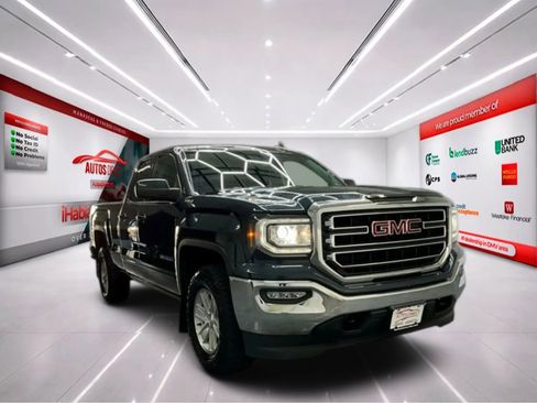 Used 2017 GMC Sierra 1500 SLE w/ SLE Value Package AWD/4WD image 2