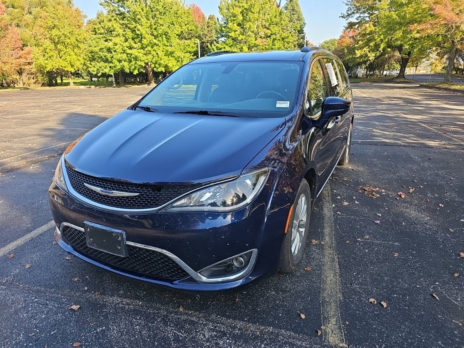 Used 2017 Chrysler Pacifica Touring-L FWD image 2