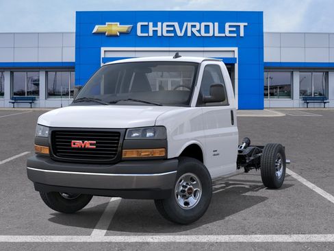 New 2026 GMC Savana 3500 w/ Power Convenience Package RWD image 6