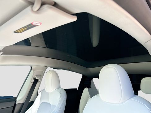 Used 2023 Tesla Model Y Performance image 25