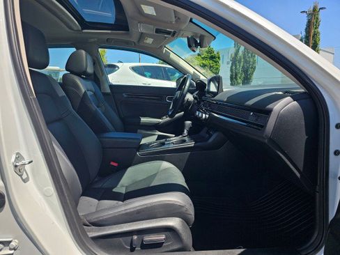 Used 2022 Honda Civic Touring image 10