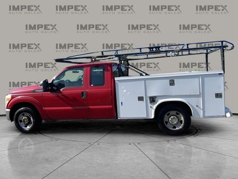 Used 2011 Ford F250 XL w/ XL Value Pkg image 4