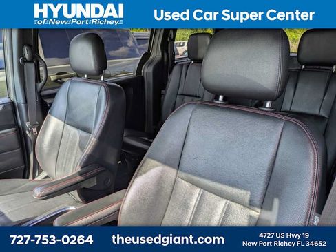 Used 2017 Dodge Grand Caravan GT FWD image 3