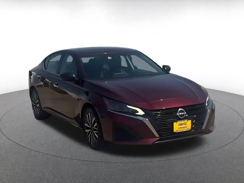 Used 2025 Nissan Altima 2.5 SV FWD image 8