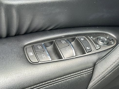 Used 2022 Nissan Armada SL w/ Captain's Chairs Package image 12