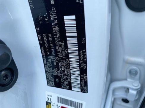 Used 2025 Toyota Highlander Platinum AWD/4WD image 28