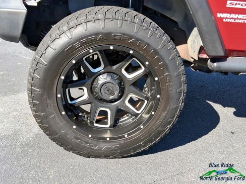 Used 2013 Jeep Wrangler Unlimited Sport image 9